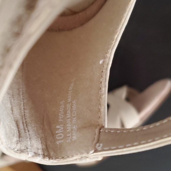 Donated: Aerosoles HeelRest Heels - Picture 9 of 9